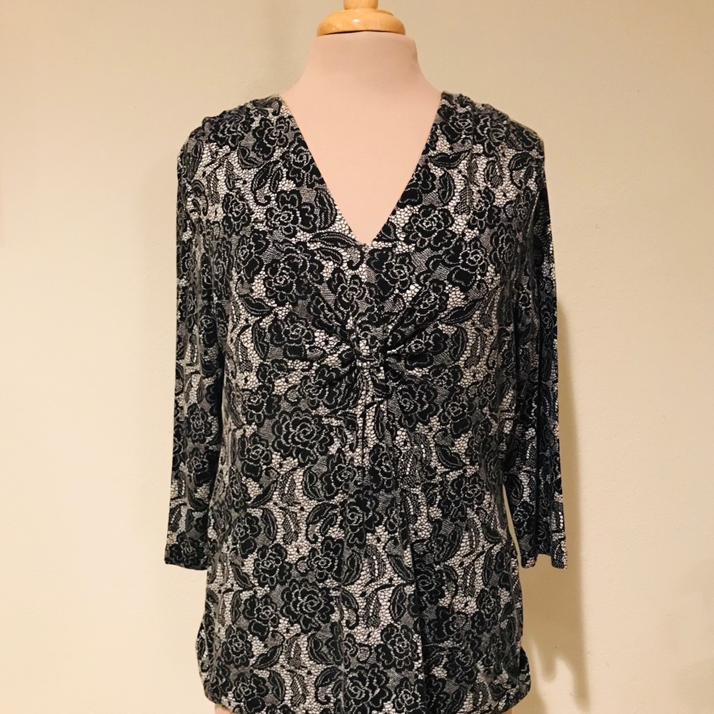 Black and white designed top